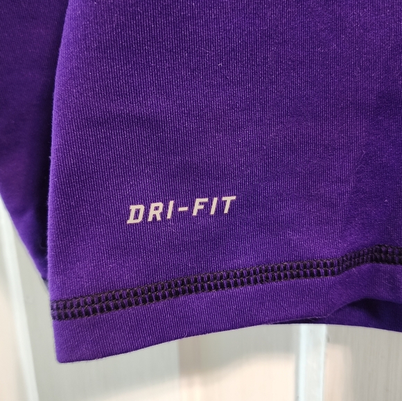 Nike Athletic top - Picture 2 of 3